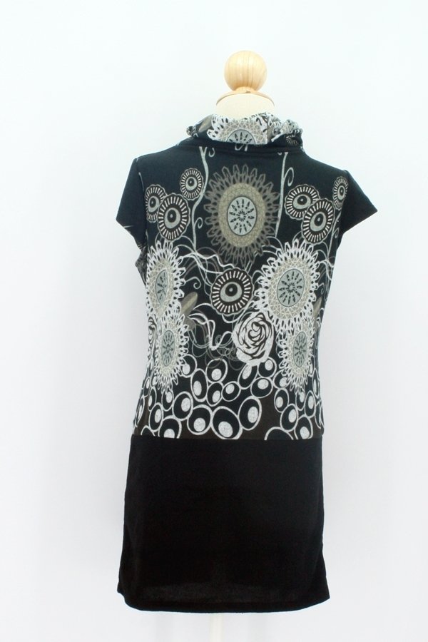 Kleid mit lockerem Rollkragen, schwarz/grau
